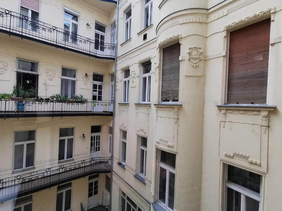 Luxury Apartment Near Astoria With Ac Budapest Eksteriør bilde