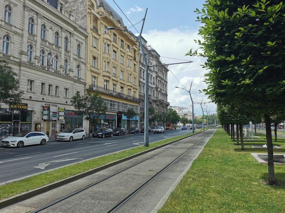 Luxury Apartment Near Astoria With Ac Budapest Eksteriør bilde